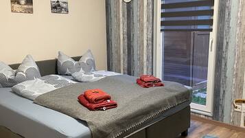 3 Schlafzimmer, Reisekinderbett, kostenloses WLAN, Bettwäsche