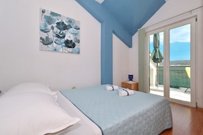 1 bedroom, iron/ironing board, free WiFi, bed sheets - KLEPO 2, seaview apartment, 150m from a beach (Trogir)