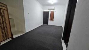 Deluxe Room | Desk, free WiFi, bed sheets