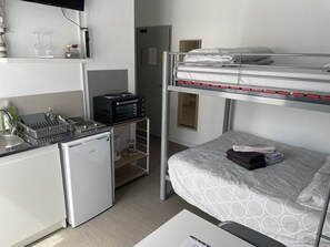1 bedroom, iron/ironing board, bed sheets - Studio2 (Riez)