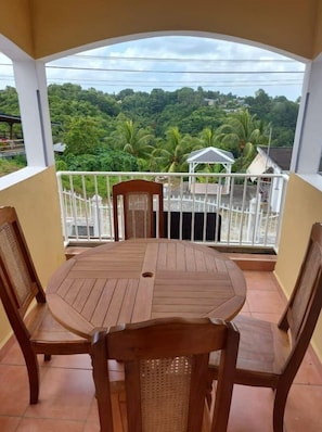 تناول الطعام بالخارج