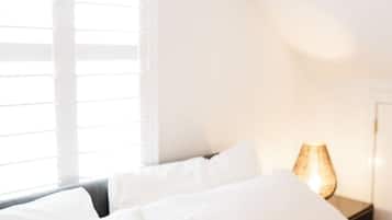 2 Schlafzimmer, Schreibtisch, Bügeleisen/Bügelbrett, Reisekinderbett