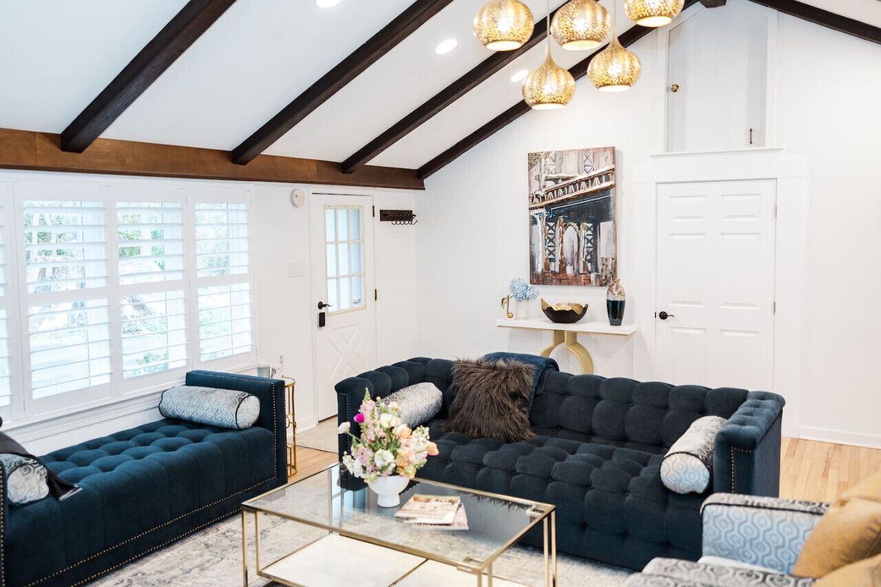 Smart TV, fireplace, stereo