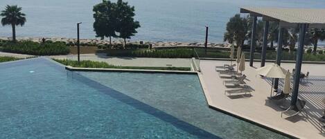 Hồ bơi ngoài trời