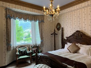 Panoramic fyrbäddsrum | Minibar, individuell inredning, ljudisolering och sängkläder