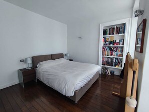 1 chambre, fer et planche à repasser, Wi-Fi gratuit, draps fournis