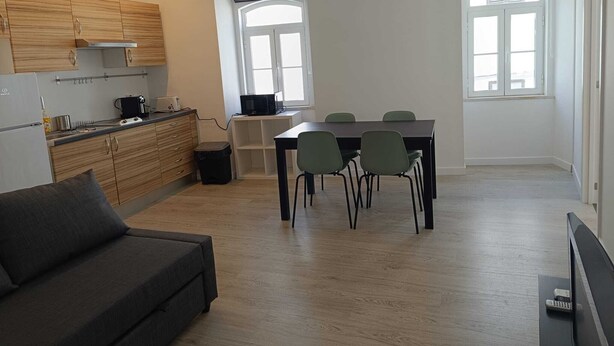 A modern apartment with a kitchen, dining area, and living space. - Beach Haven (Albufeira)
