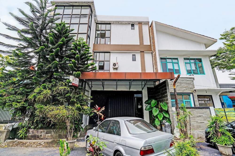 OYO 92249 Wisma Rina Rini Tegalega Park
