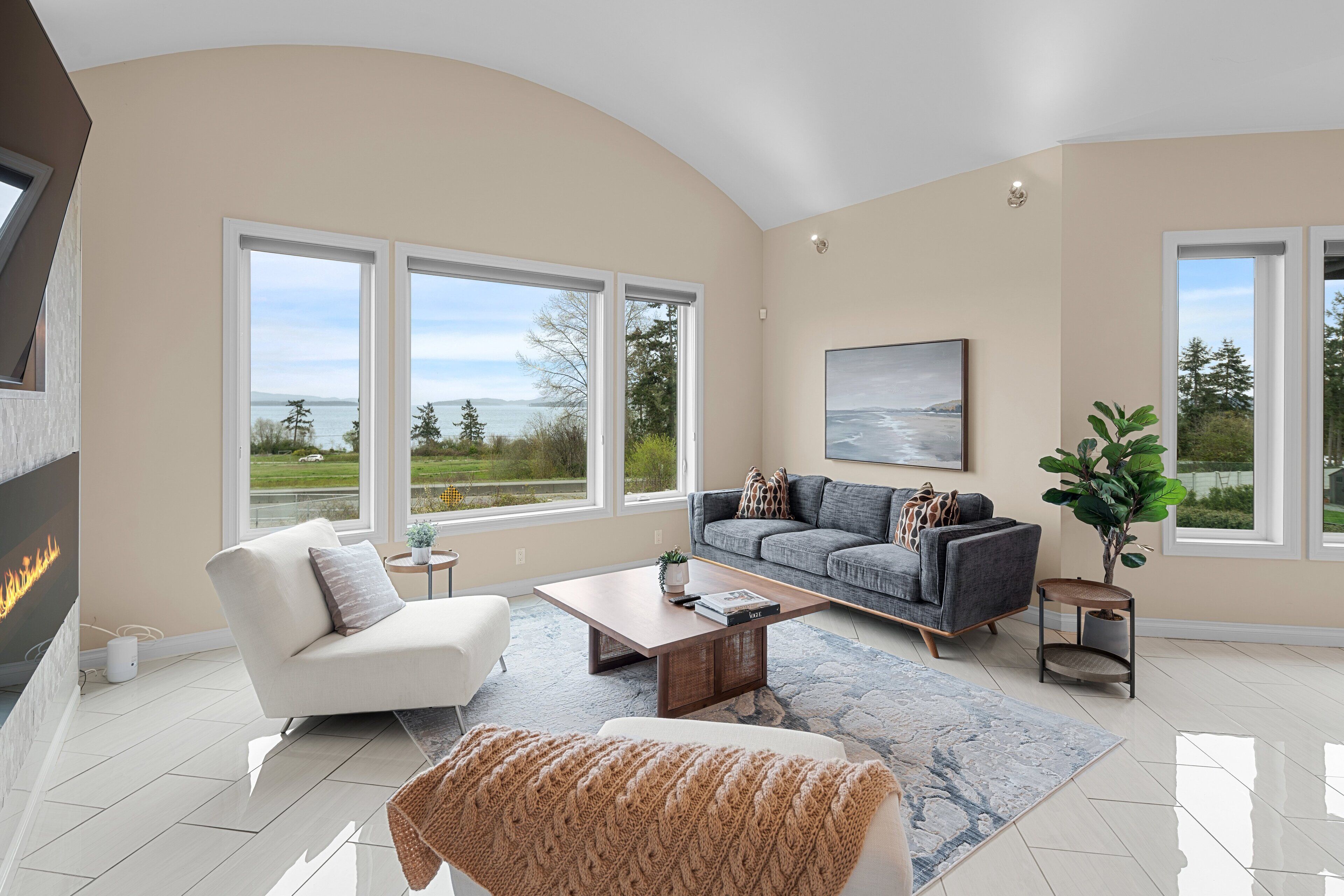 Luxury Home, Sleeps 8, Parking