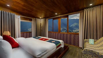 Signature Room, 2 Bedrooms | Premium bedding, down comforters, memory foam beds, minibar