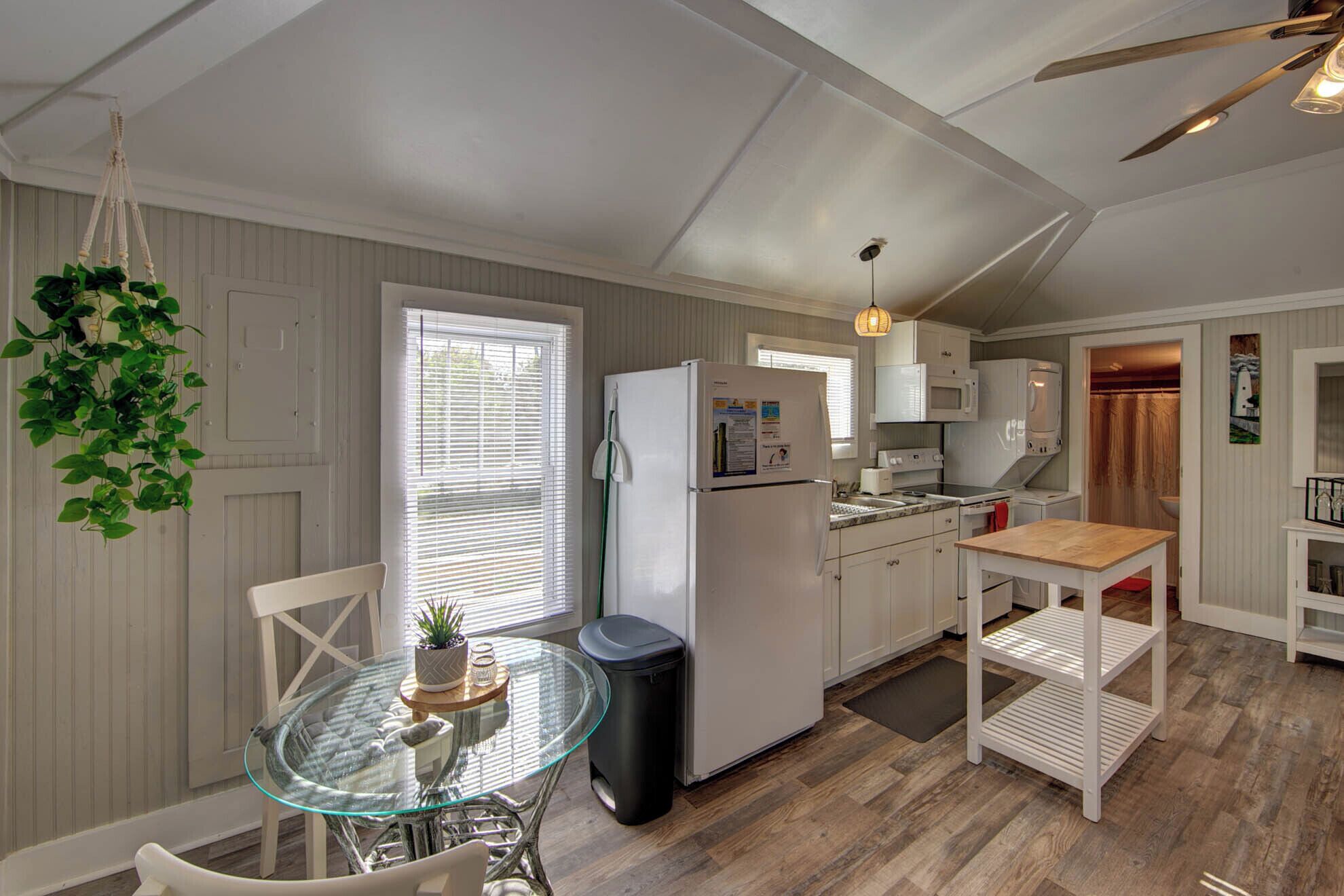 ثلاجة، ميكروويف، فرن، موقد طهي مسطح