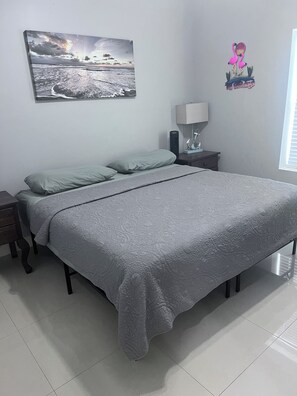 2 Schlafzimmer, Zimmersafe, Schreibtisch, Bügeleisen/Bügelbrett