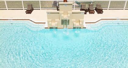 Relax & Unwind-Snowbird-friendly, short walk to beach, 2 pools, gated community