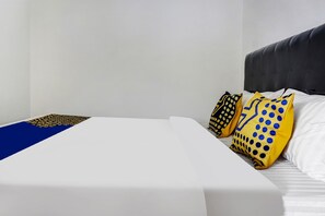 Free WiFi, bed sheets - Hotel O Wisma Asri Putra Syariah (Ciampia)
