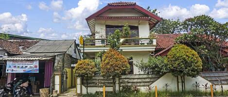 Fachada de la propiedad