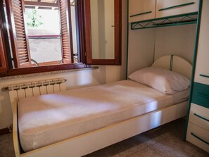 2 chambres, fer et planche à repasser, draps fournis
