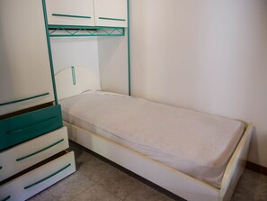 2 bedrooms, iron/ironing board, bed sheets - Villetta punta lì turchi Porto Ottiolu rentals (budoni)