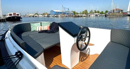 Harboursuite 2 incl. motorboot by Interhome