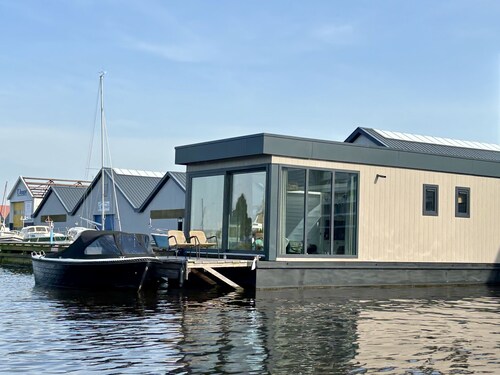 Harboursuite 2 incl. motorboot by Interhome