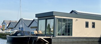 Harboursuite 2 incl. motorboot by Interhome