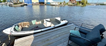 Harboursuite Woudsend incl. motorboot by Interhome