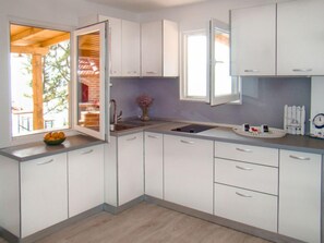 Kühlschrank, Mikrowelle, Geschirrspüler, Toaster