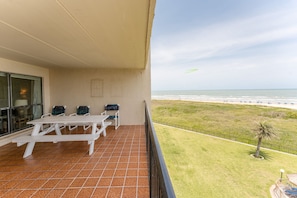 Outdoor dining - Saida I 501 -3 Bedroom on The Beach with Great View (South Padre Island)