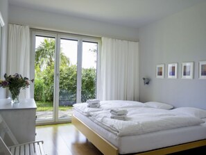 4 Schlafzimmer, Schreibtisch, Bügeleisen/Bügelbrett, WLAN