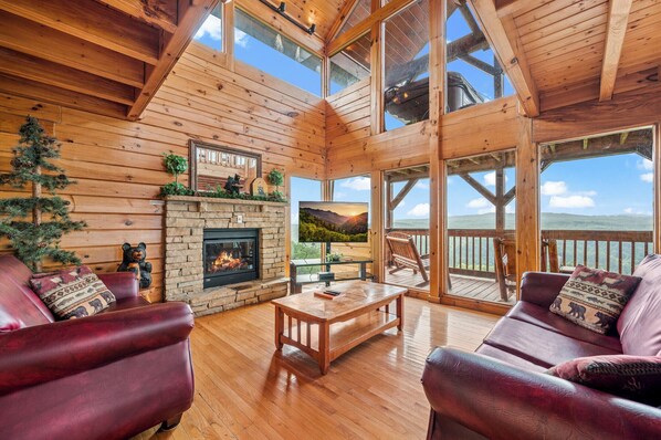 TV, table football - Breathtaking Views, perfect location, Free ticket to Dollywood and other attractions! (Sevierville)