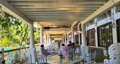 Tiny BigHouse @ Tagaytay many amenities swim etc