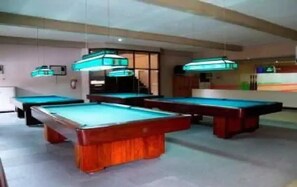 Game room - Tiny BigHouse @ Tagaytay many amenities swim etc (Tagaytay)