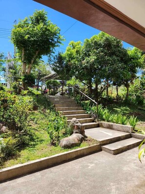 المنطقة المحيطة بالمنشأة