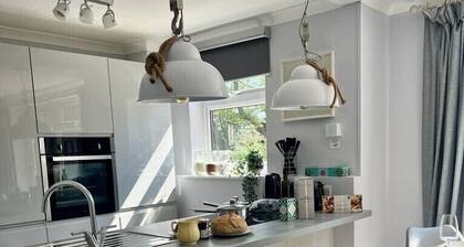 Sunny 2-Bedroom flat in Hoddesdon