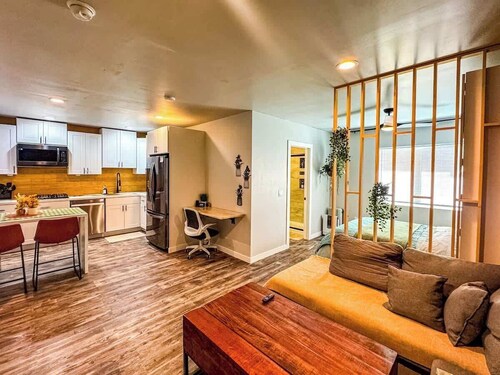 Double Queen Studio*FullKitchen*75"TV*W/D*Rainfall