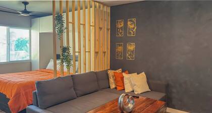 Double Queen Studio, Full Kitchen, 75" 4KTV, W/D, workspace, Early check-in