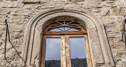 Medieval House built in 1200 in the centre! FREE private parking