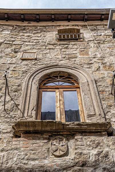 Medieval House built in 1200 in the centre! FREE private parking