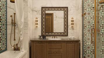 Habitación doble Deluxe | Baño | Secadora de cabello y pantuflas