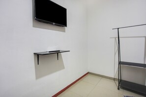 Standard Double Room | Free WiFi, bed sheets - Hotel O Citara Jaya Guesthouse (Bekasi)