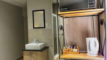 Luxury Double Room (nr 10) | Individually decorated, desk, laptop workspace, free WiFi