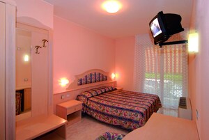 Schreibtisch, laptopgeeigneter Arbeitsplatz, kostenloses WLAN