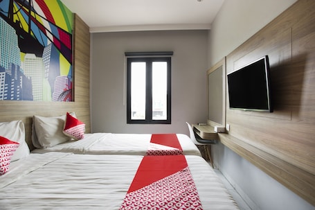 Deluxe Double Room | Desk, laptop workspace, blackout drapes, free WiFi