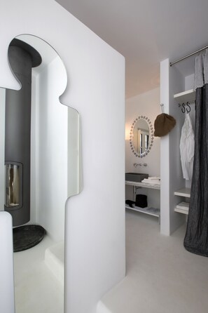 Free minibar, soundproofing, free WiFi, bed sheets - EROSANTORINI (Santorini)