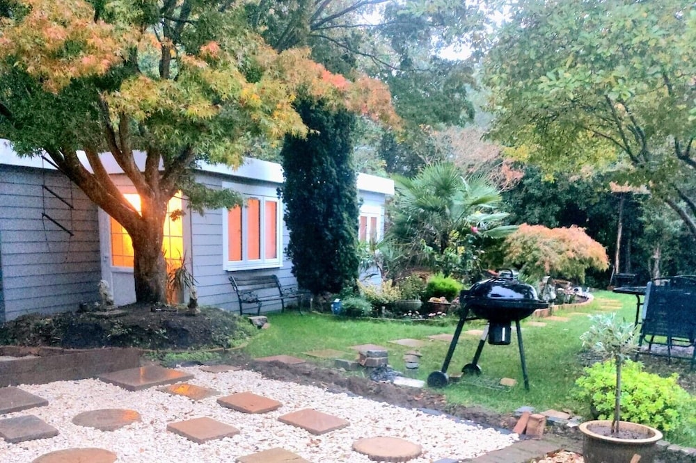 Beautiful 1-bed Cottage in Weybridge