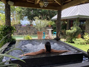 Outdoor spa tub