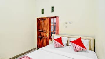 Standard Double Room | Laptop workspace, free WiFi, bed sheets