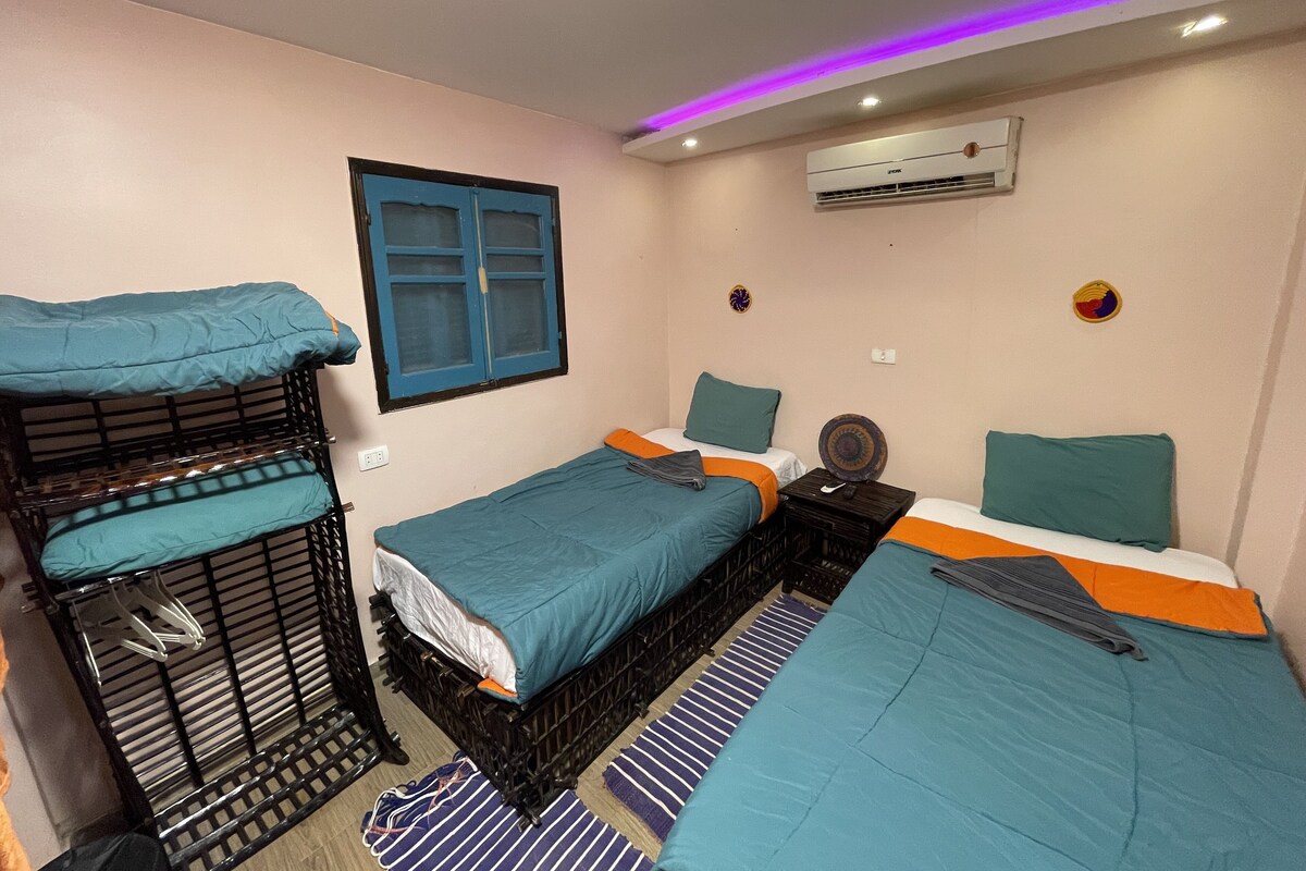 WiFi (free), bed sheets
