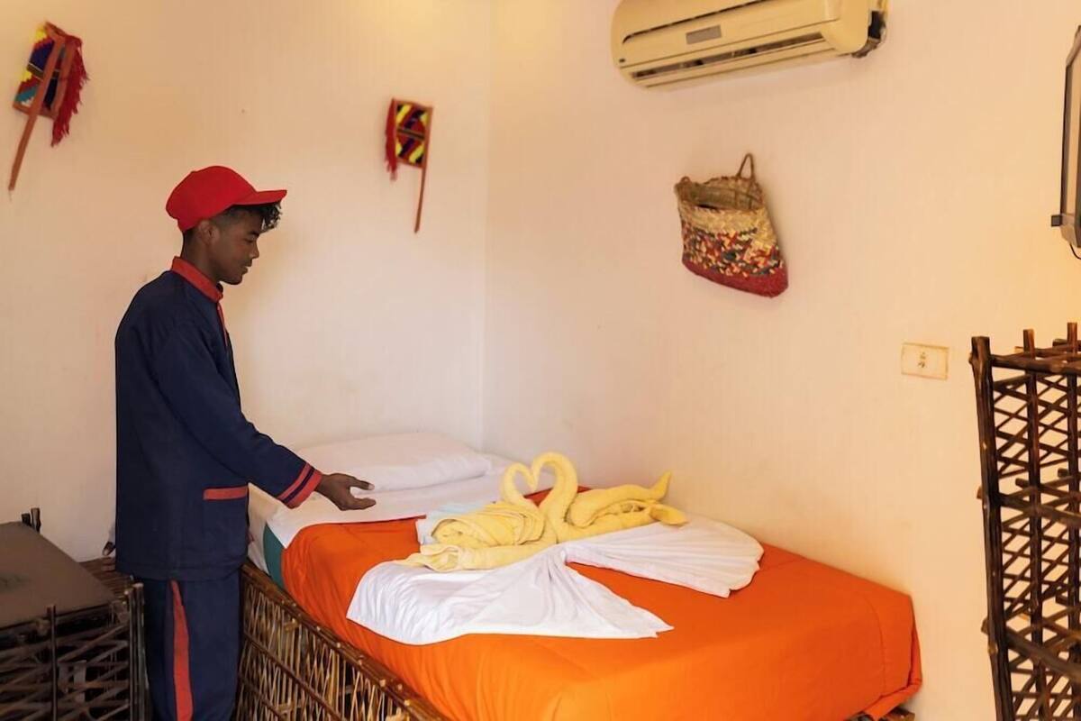 WiFi (free), bed sheets