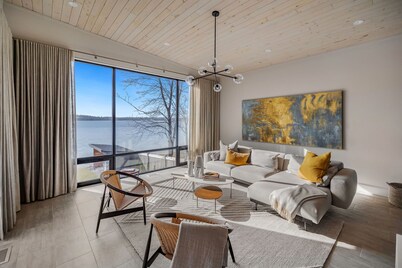 Lakefront House! 2 Large Decks + Private Yard