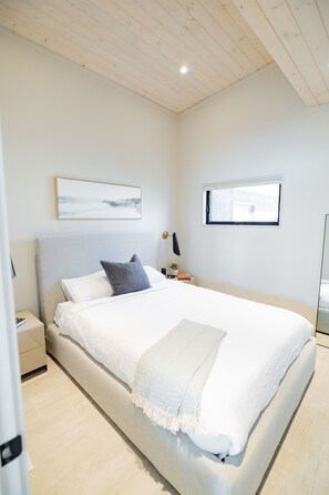 4 bedrooms, in-room safe, iron/ironing board, free WiFi